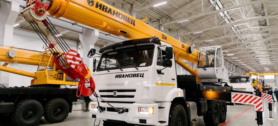 Безопасность при работе с арендованным автокраном: чек-лист для заказчика